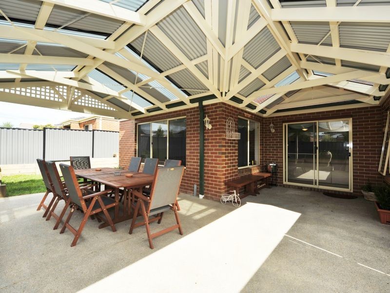 1 Caspian Chase, Pakenham VIC 3810