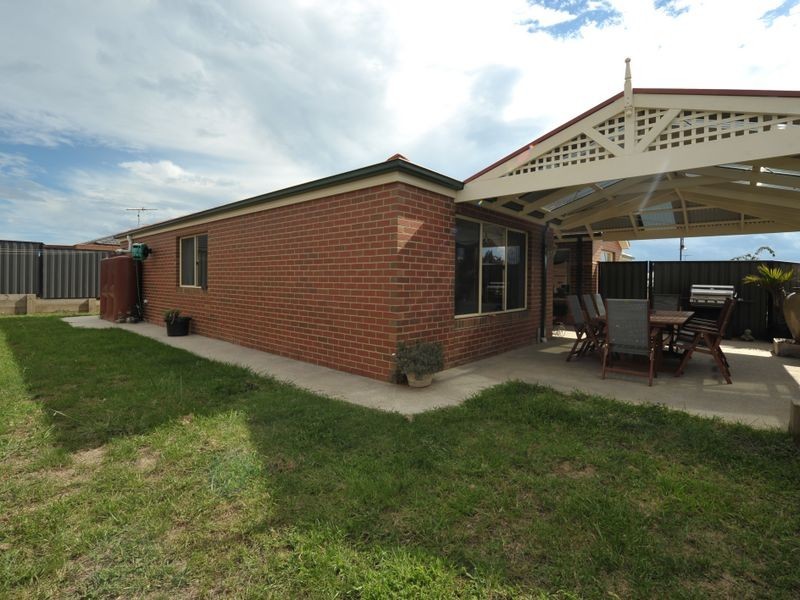 1 Caspian Chase, Pakenham VIC 3810