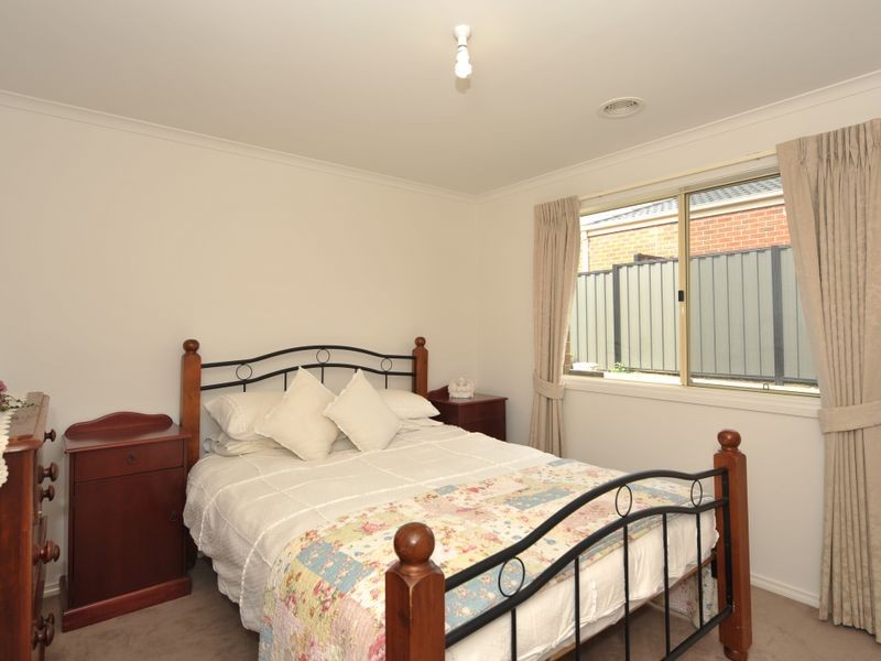 1 Caspian Chase, Pakenham VIC 3810