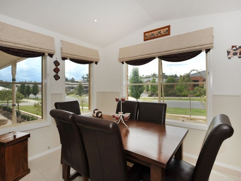 1 Caspian Chase, Pakenham VIC 3810