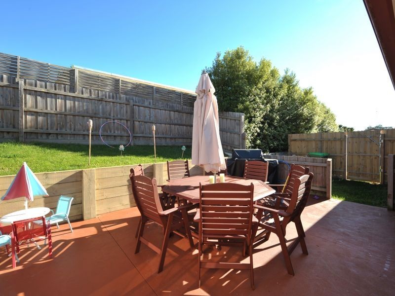 33 Ben Drive, Pakenham VIC 3810