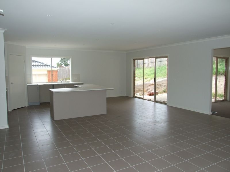 17 Tipperary Circuit, Pakenham VIC 3810