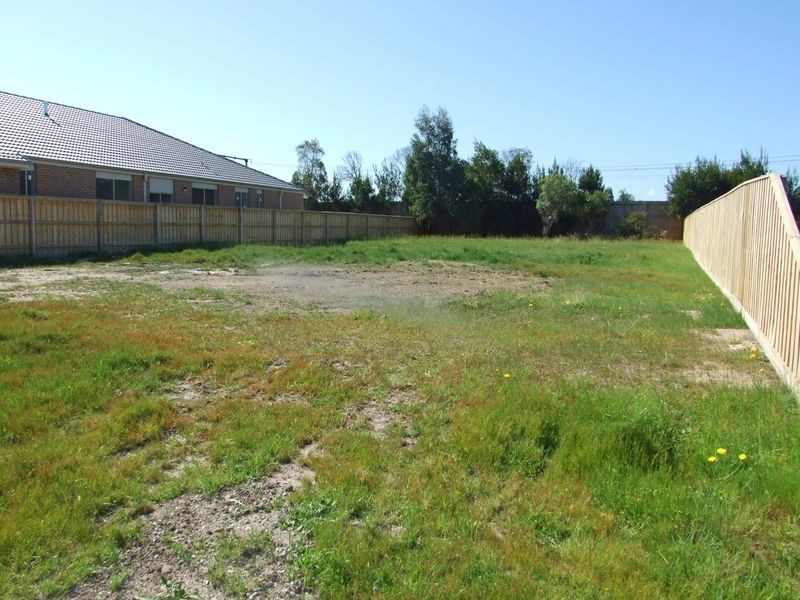 42 Cassowary Avenue, Pakenham VIC 3810