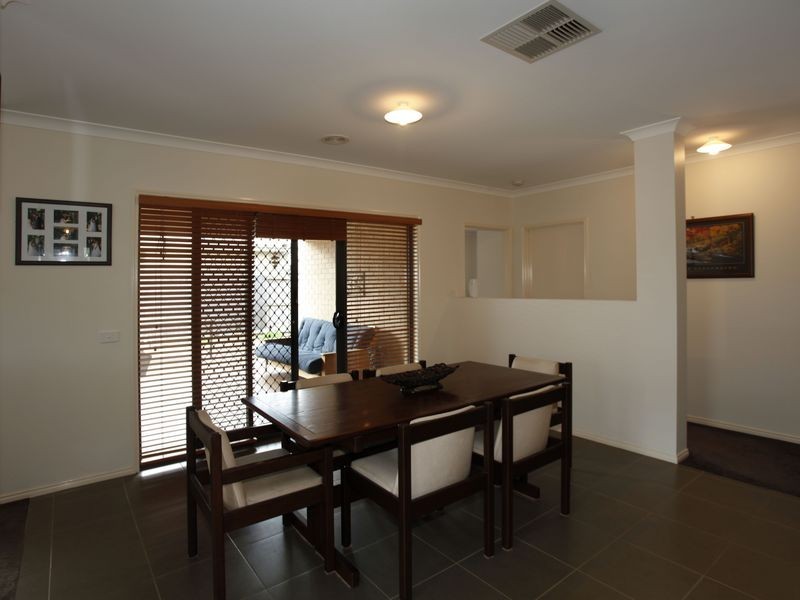 41 Fallingwater Drive, Pakenham VIC 3810