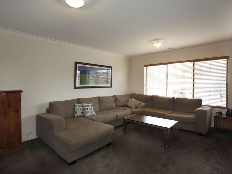 41 Fallingwater Drive, Pakenham VIC 3810