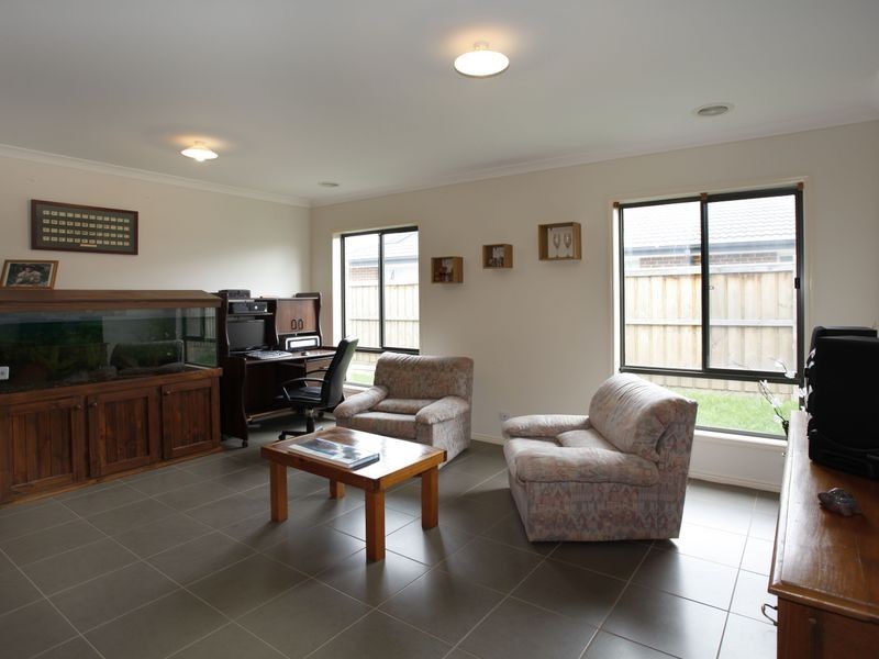 41 Fallingwater Drive, Pakenham VIC 3810