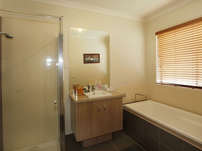 41 Fallingwater Drive, Pakenham VIC 3810