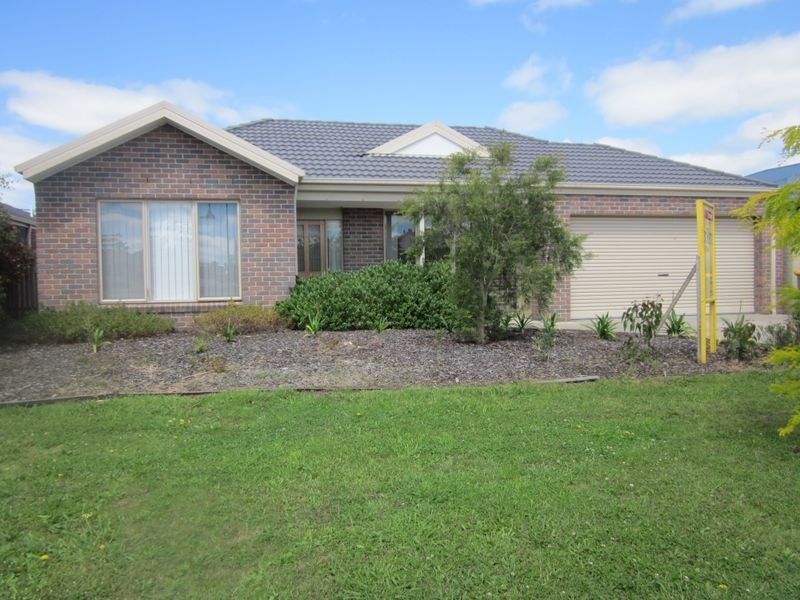 24 Grice Quadrant, Pakenham VIC 3810