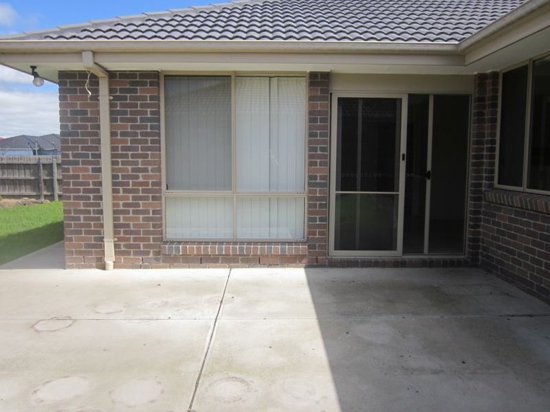 24 Grice Quadrant, Pakenham VIC 3810