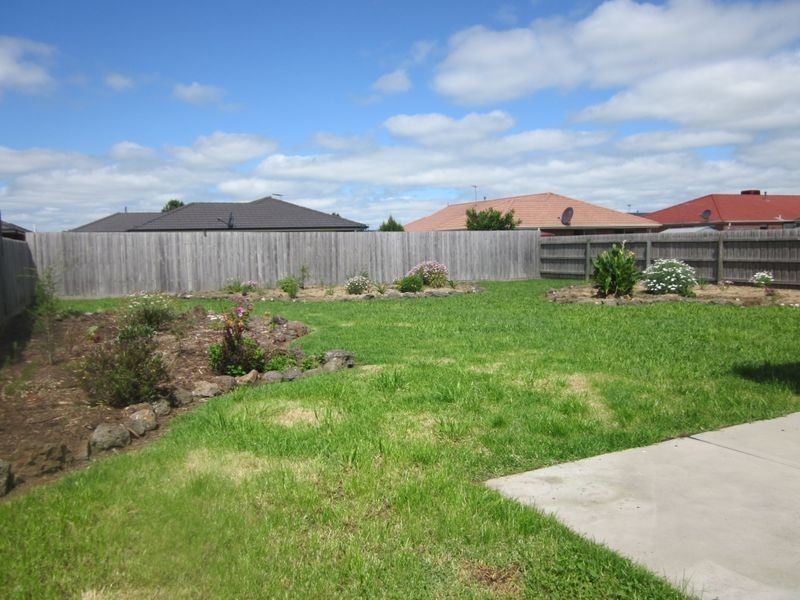 24 Grice Quadrant, Pakenham VIC 3810