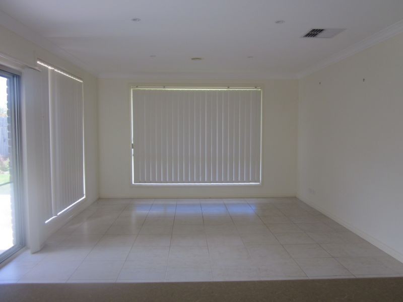 24 Grice Quadrant, Pakenham VIC 3810