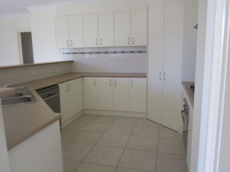 24 Grice Quadrant, Pakenham VIC 3810