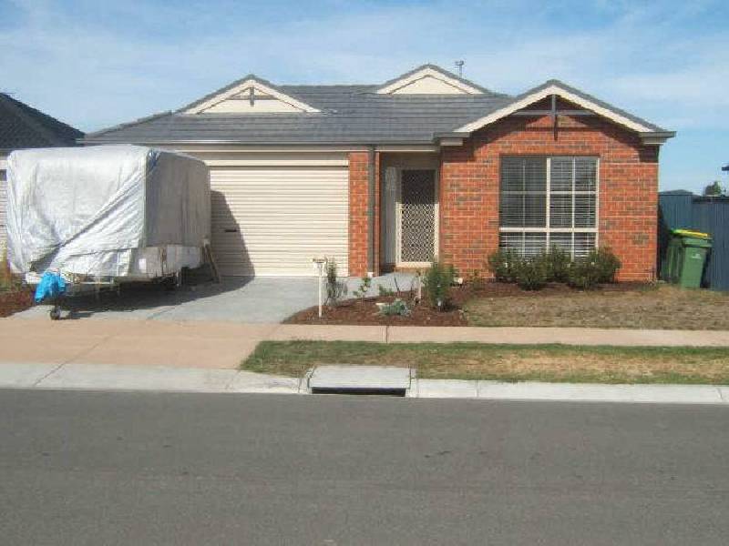 38 Scarlet Crescent, Pakenham VIC 3810