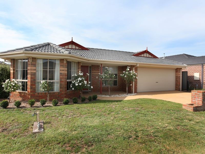 18 Killarney Crescent, Pakenham VIC 3810
