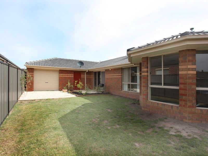 18 Killarney Crescent, Pakenham VIC 3810