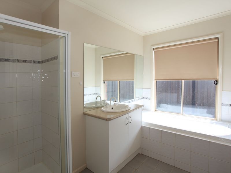 18 Killarney Crescent, Pakenham VIC 3810