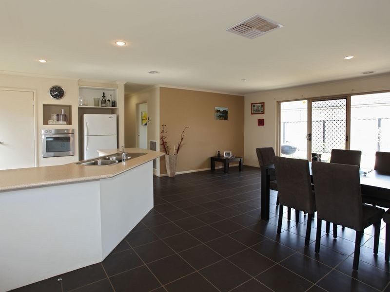18 Killarney Crescent, Pakenham VIC 3810