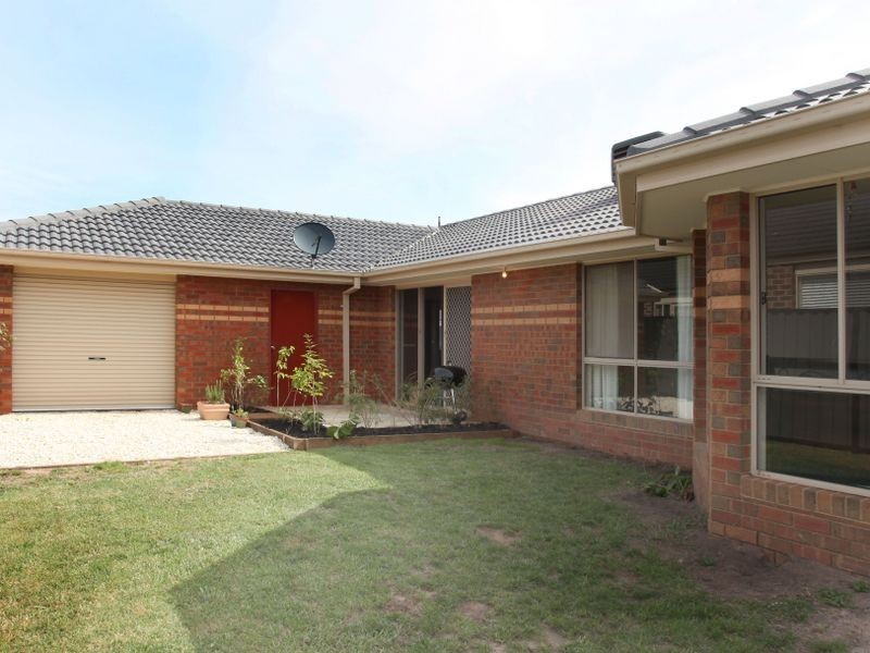 18 Killarney Crescent, Pakenham VIC 3810
