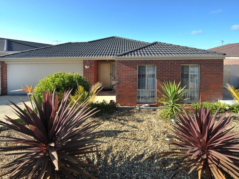 16 Tipperary Circuit, Pakenham VIC 3810