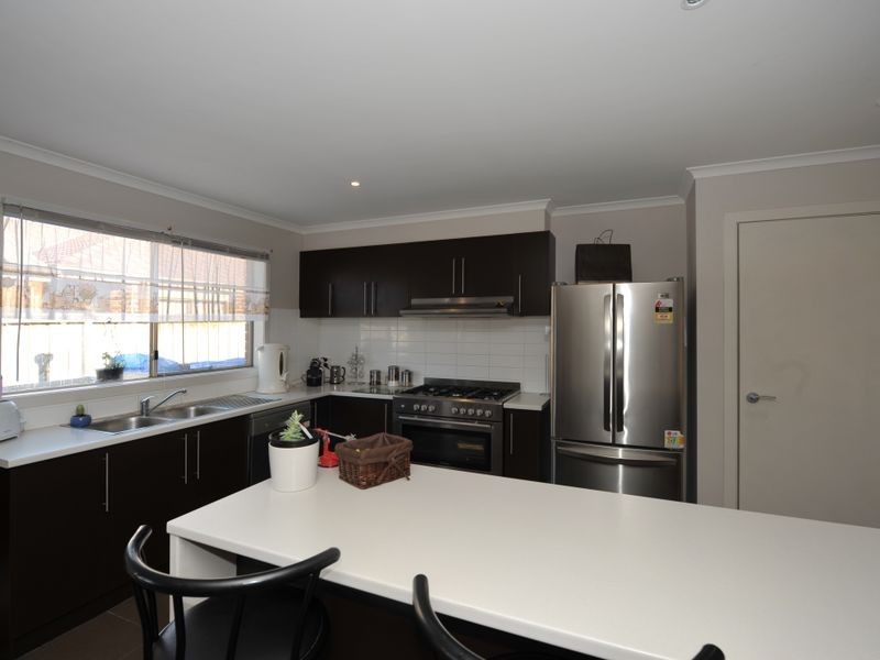 16 Tipperary Circuit, Pakenham VIC 3810