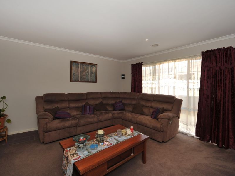 16 Tipperary Circuit, Pakenham VIC 3810