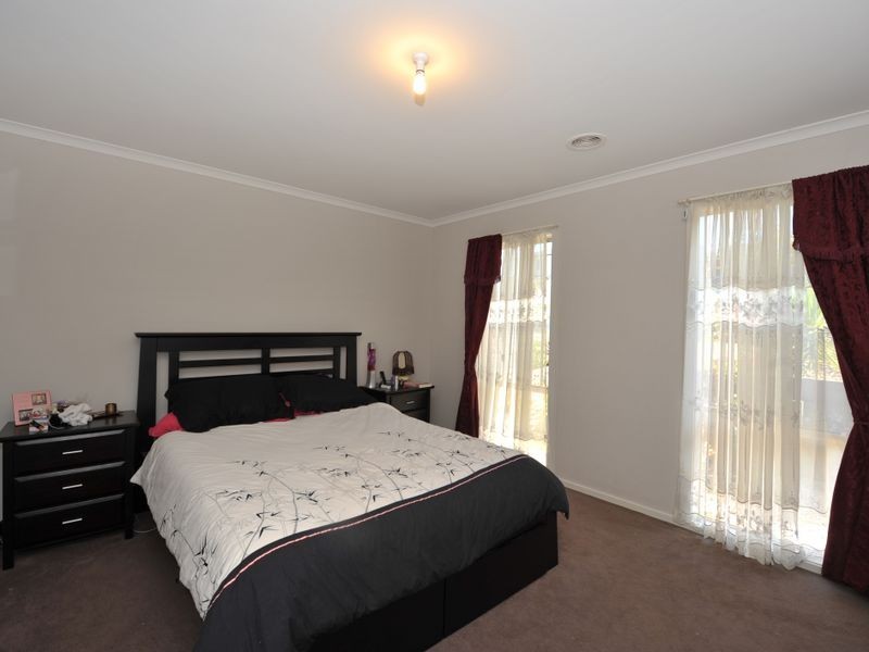 16 Tipperary Circuit, Pakenham VIC 3810