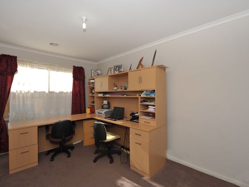 16 Tipperary Circuit, Pakenham VIC 3810