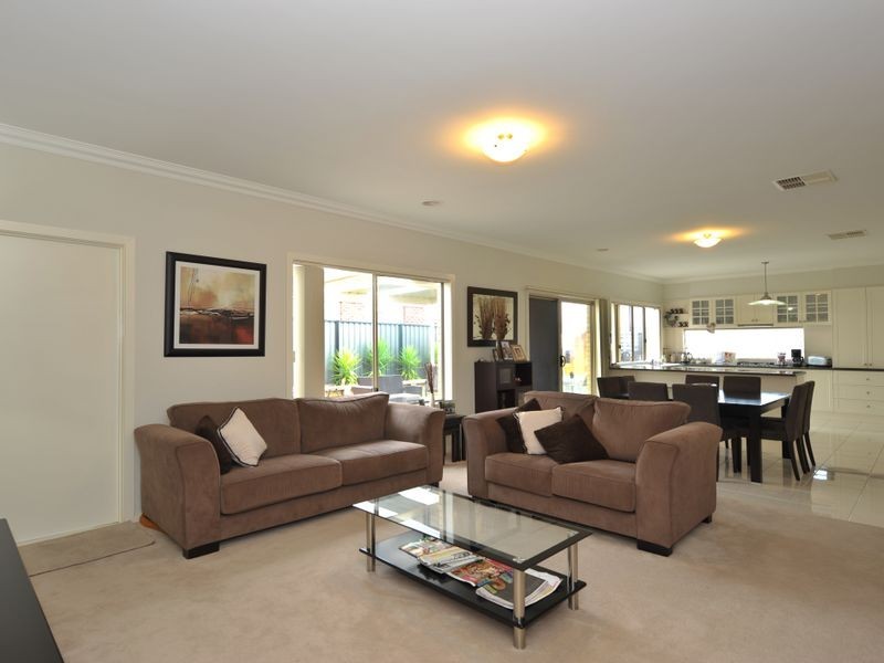 23 Adrian Drive, Pakenham VIC 3810