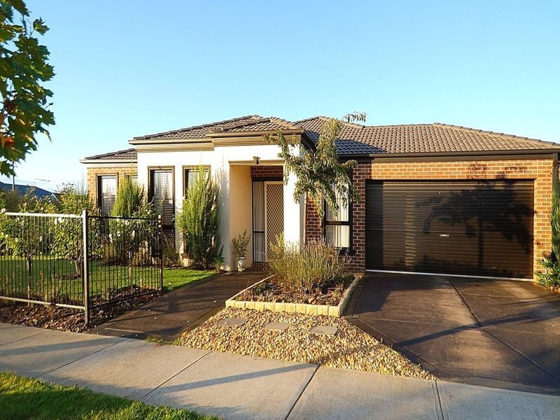 68 Livingstone Boulevard, Pakenham VIC 3810