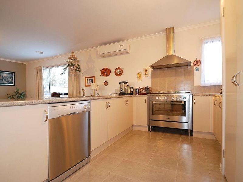 68 Livingstone Boulevard, Pakenham VIC 3810