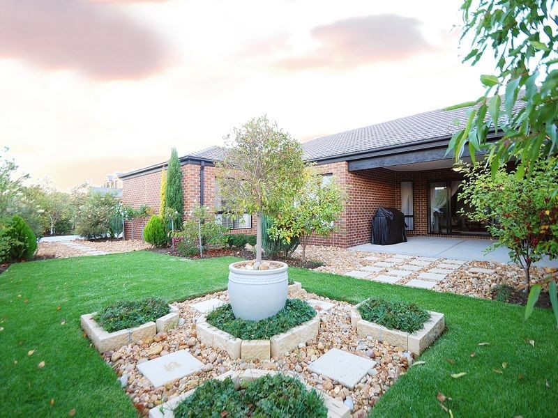 68 Livingstone Boulevard, Pakenham VIC 3810