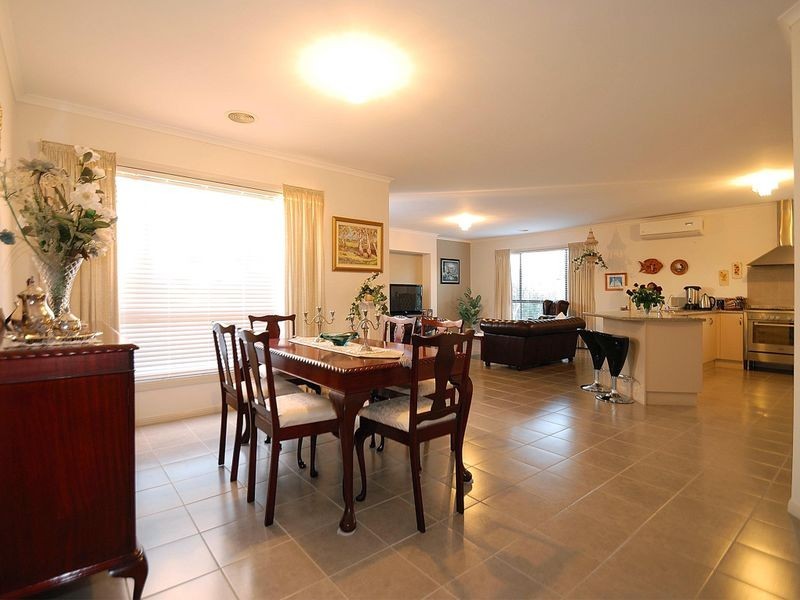 68 Livingstone Boulevard, Pakenham VIC 3810