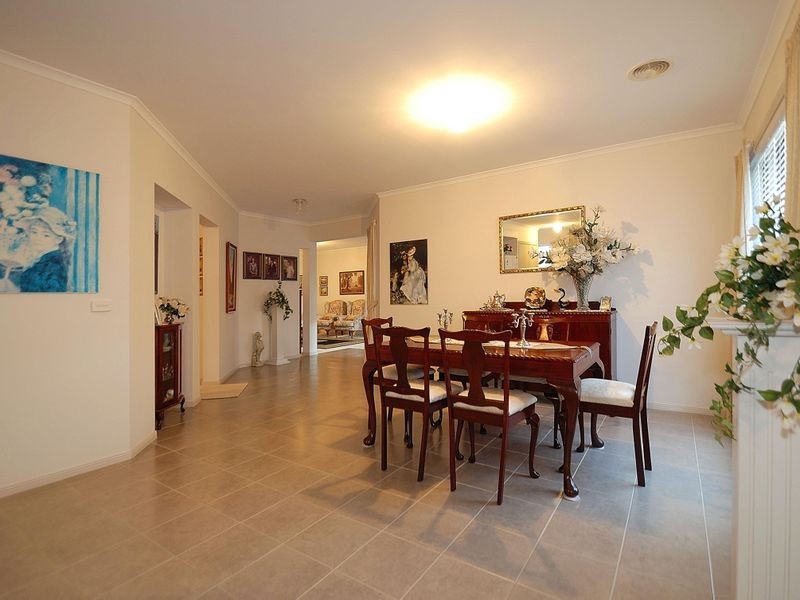 68 Livingstone Boulevard, Pakenham VIC 3810