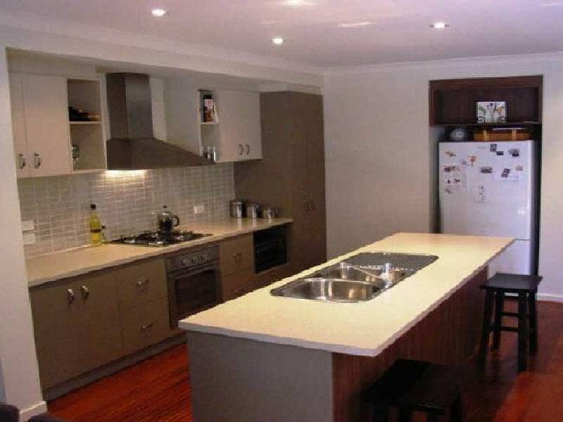 4 Stonebridge Lane, Pakenham VIC 3810