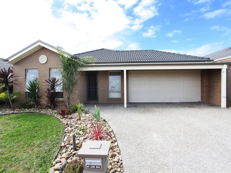 14 Banksia Grove, Pakenham VIC 3810