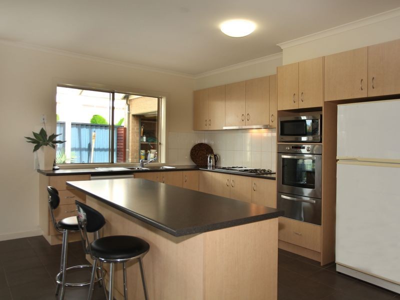 14 Banksia Grove, Pakenham VIC 3810