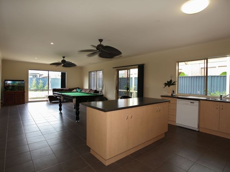 14 Banksia Grove, Pakenham VIC 3810