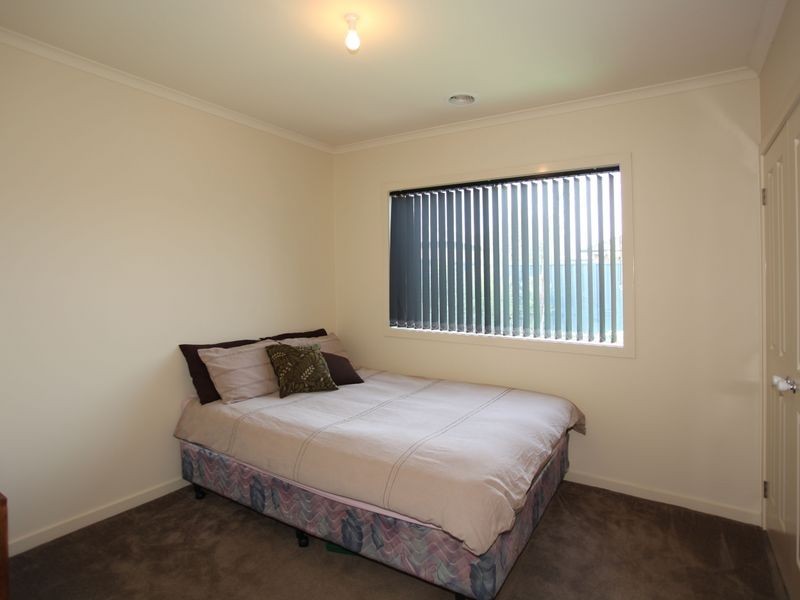 14 Banksia Grove, Pakenham VIC 3810