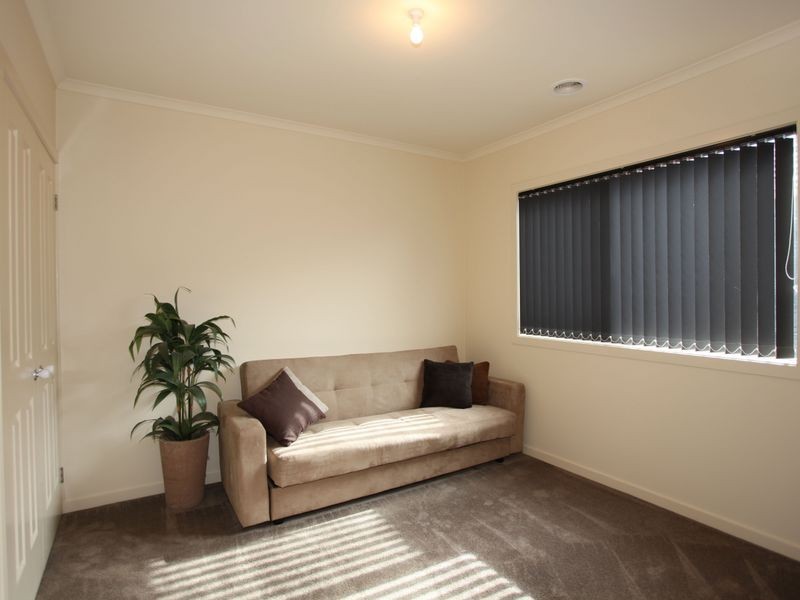 14 Banksia Grove, Pakenham VIC 3810