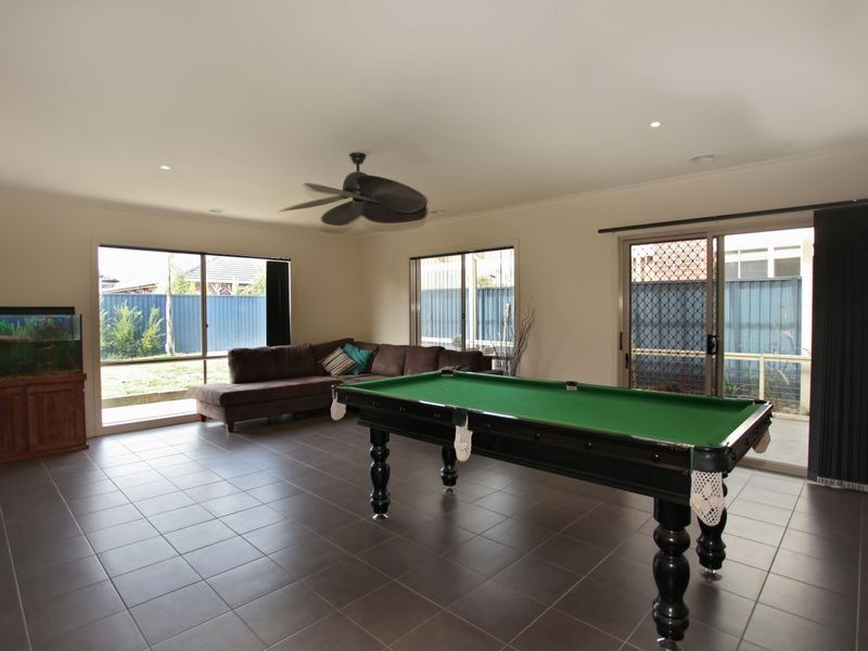 14 Banksia Grove, Pakenham VIC 3810