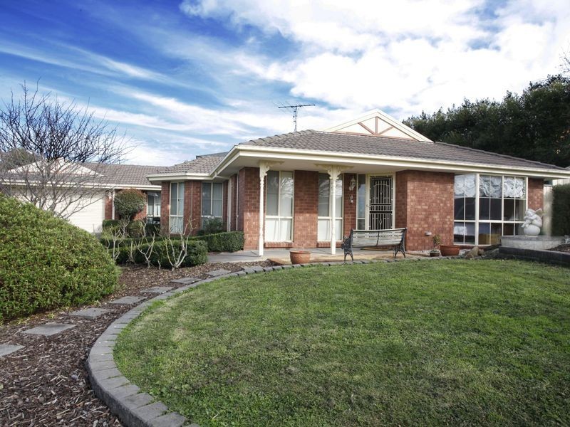 8 Fleming Terrace, Pakenham VIC 3810