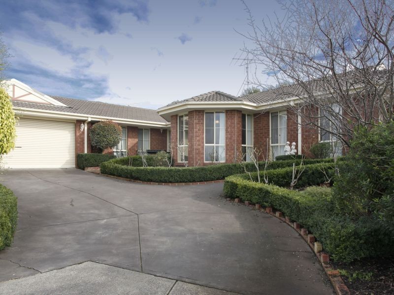 8 Fleming Terrace, Pakenham VIC 3810