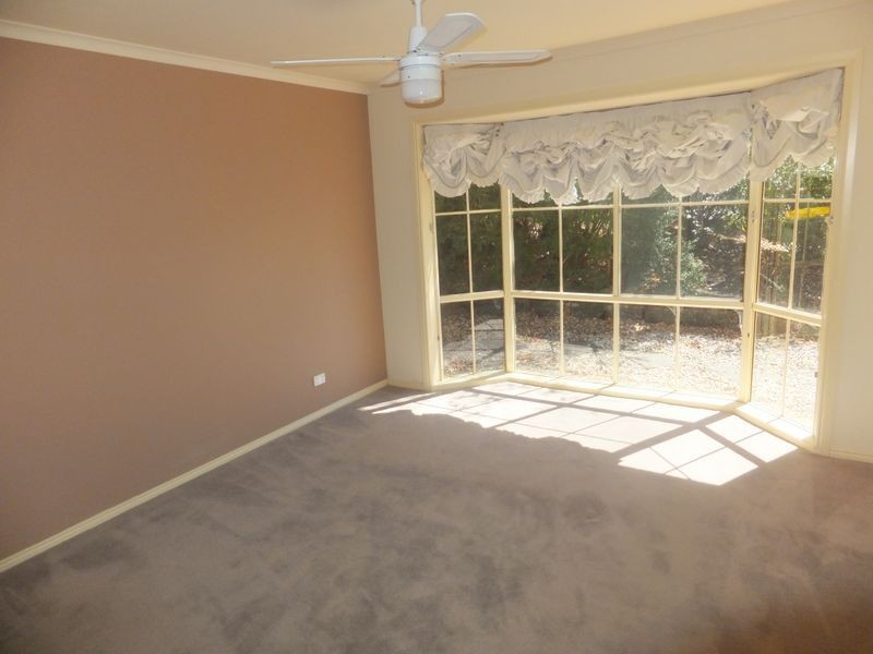 8 Fleming Terrace, Pakenham VIC 3810