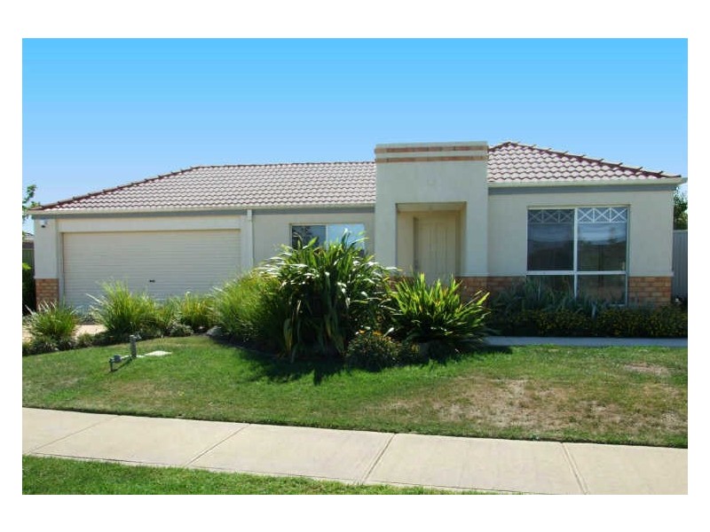 15 Creekwood Avenue, Pakenham VIC 3810