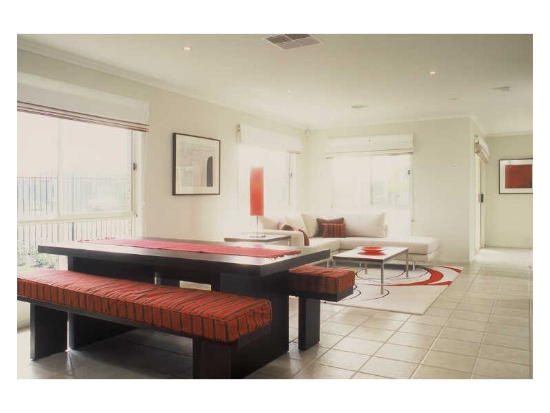 15 Creekwood Avenue, Pakenham VIC 3810