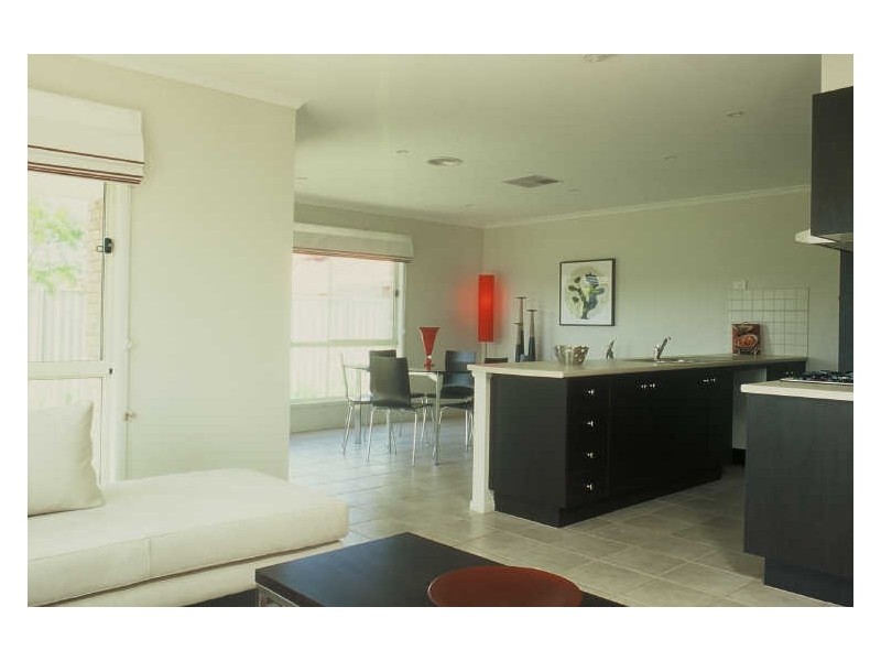 15 Creekwood Avenue, Pakenham VIC 3810