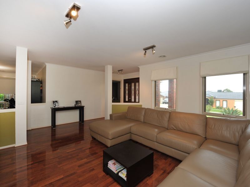 48 Ebony Drive, Pakenham VIC 3810