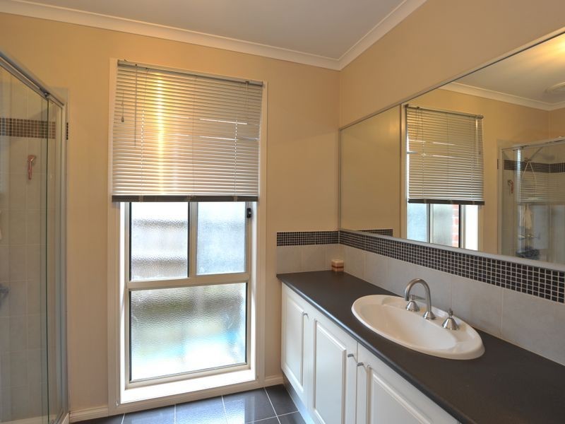 48 Ebony Drive, Pakenham VIC 3810