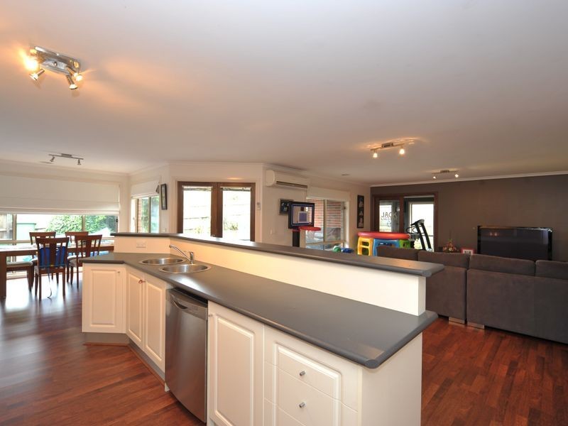 48 Ebony Drive, Pakenham VIC 3810