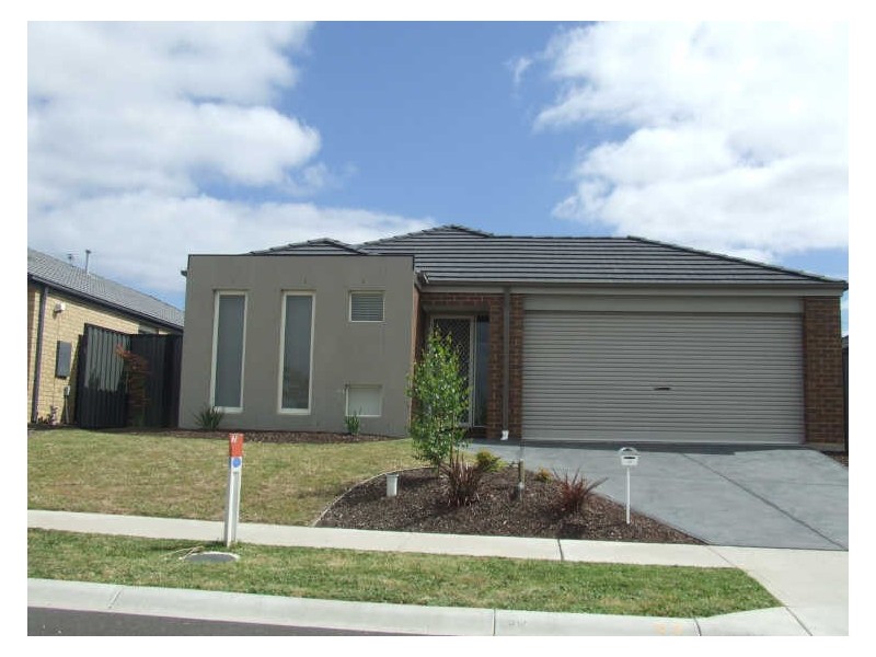 25 Caspian Chase, Pakenham VIC 3810